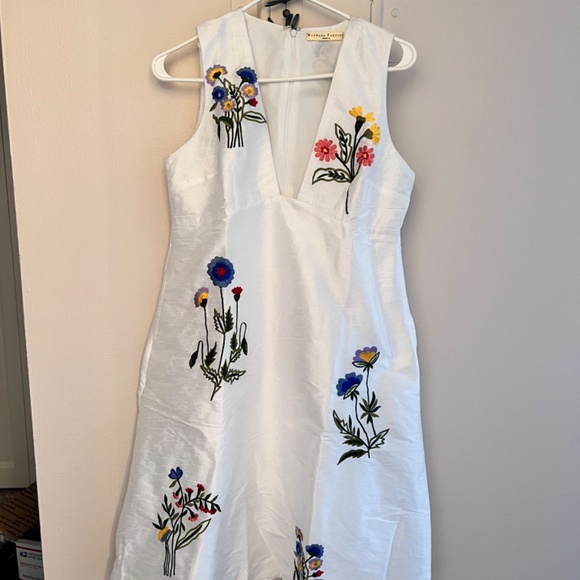 NEW AMAZING DRESS - Picture 2 of 2